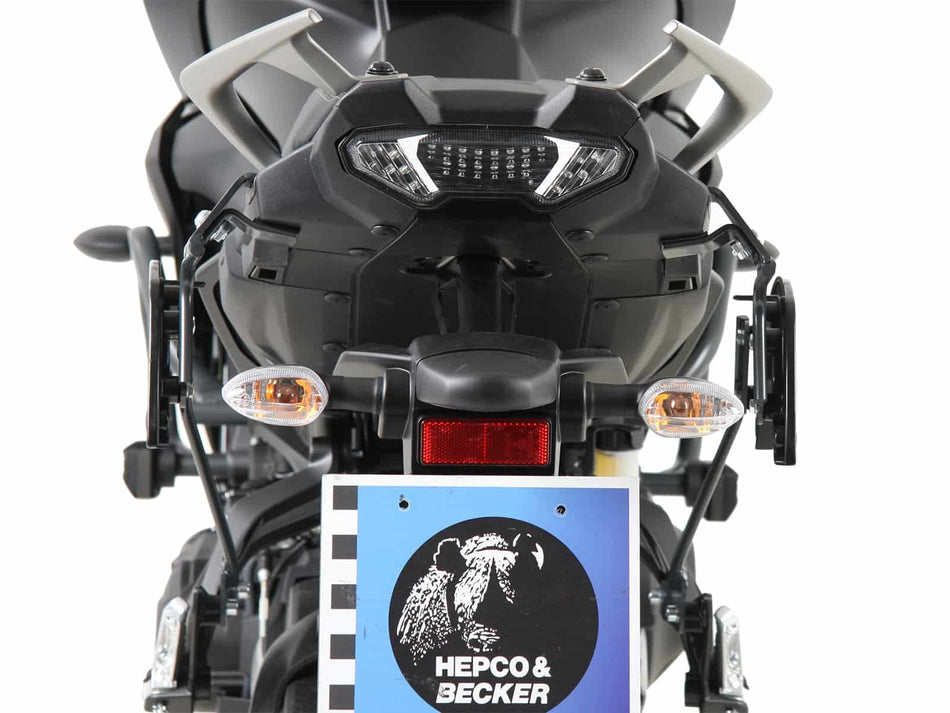 C-Bow 深灰色側箱支架 / 適用於 Yamaha Tracer 900 / GT (2018-2020)