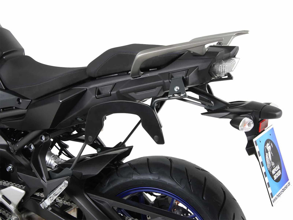 C-Bow 深灰色側箱支架 / 適用於 Yamaha Tracer 900 / GT (2018-2020)