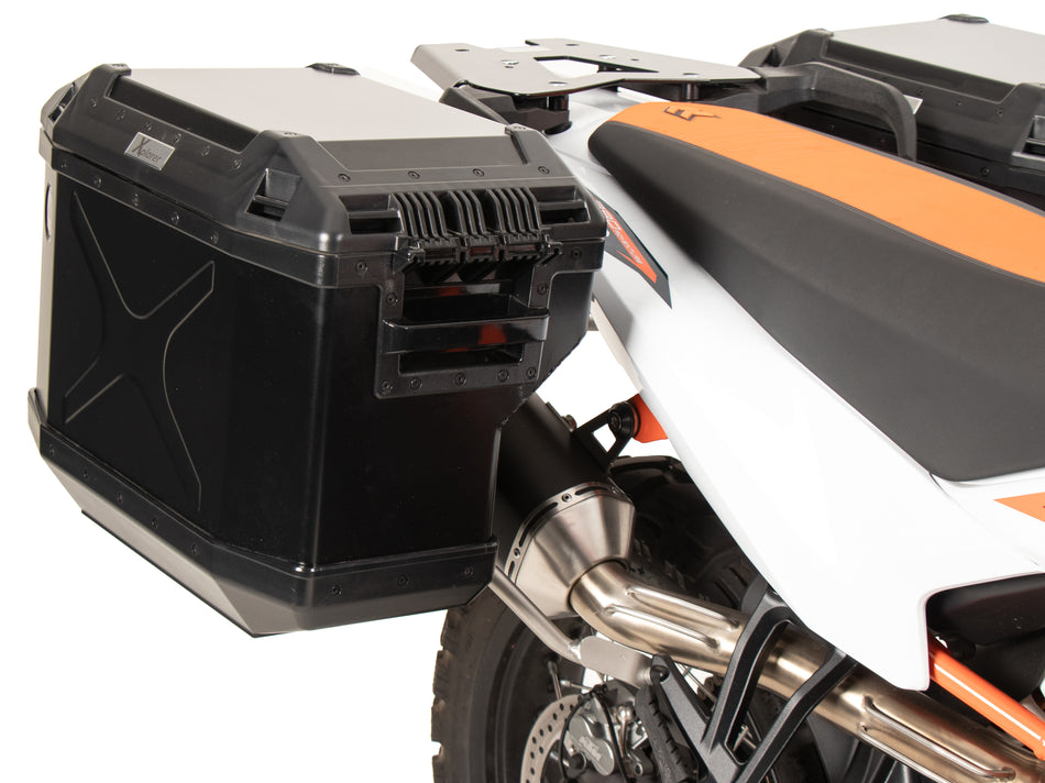 不鏽鋼側箱支架套組 40/37（含黑色 Xplorer 側箱）/ 適用於 KTM 790 Adv (2024-)