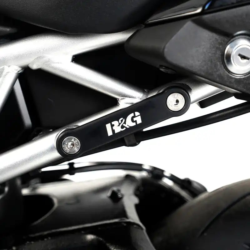 排氣管吊架與乘客腳踏塞套件（Scorpion 高位排氣管專用）/ 適用於 Kawasaki ZX-25R (2020-)