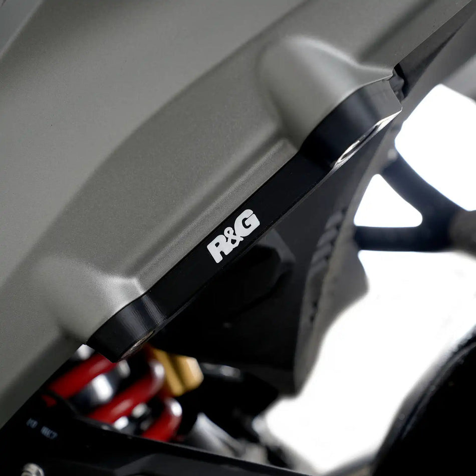 排氣管吊架與乘客腳踏塞套件 / 適用於 BMW R 1300 R /RS (2025-)