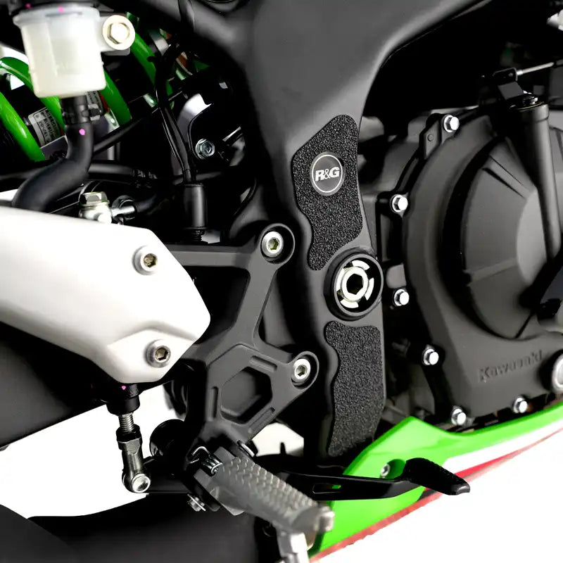 腳跟護板貼 / 適用於 Kawasaki ZX-25R, ZX-4R(R) (SE)