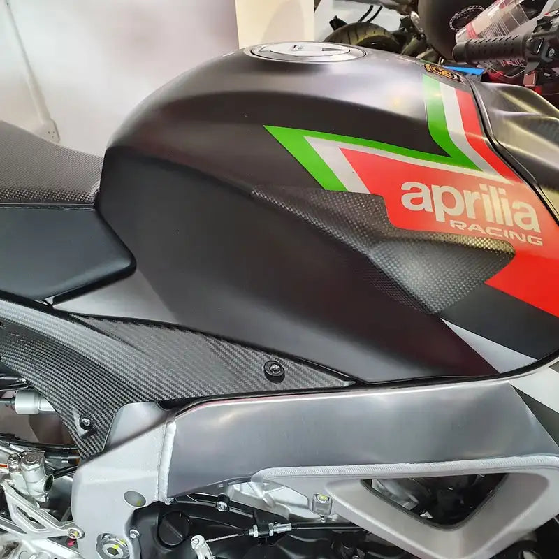 碳纖維油箱護蓋 / 適用於 Aprilia RSV4 RF, Tuono V4 1100, RSV4 1100 Factory